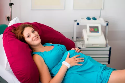 Posturas para dar a luz Mujer dando a luz
